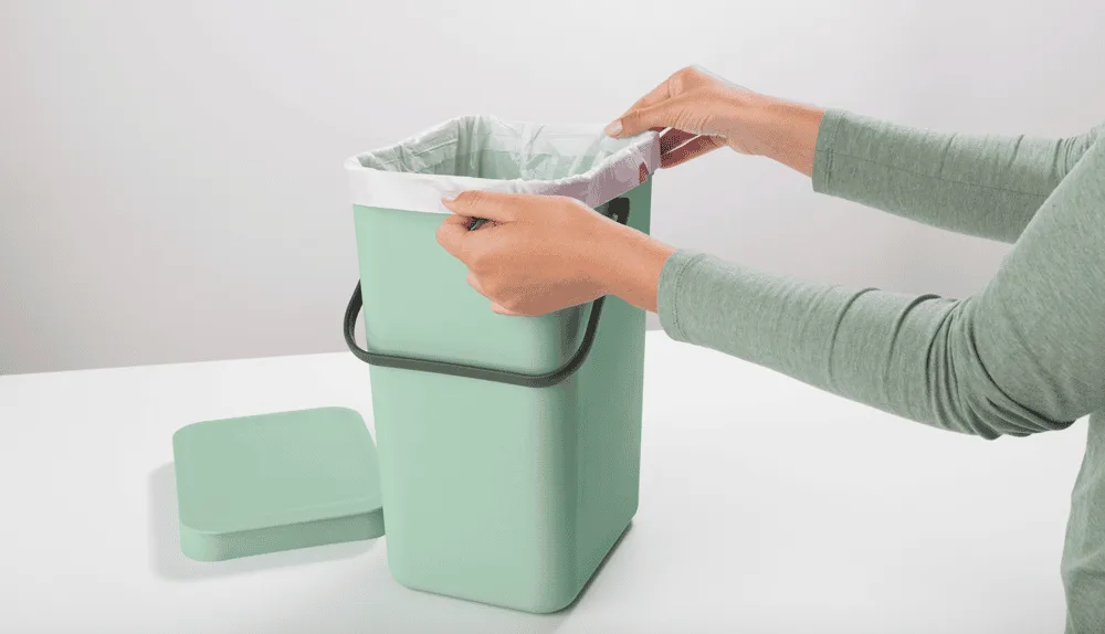 פח מיחזור קטן למיון פסולת ביתית 12 ליטר - Brabantia SORT&GO ירוק-ג׳ייד