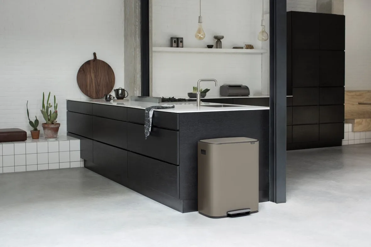 פחי אשפה דוושה בנפח 60 ליטר - Brabantia BO platinum