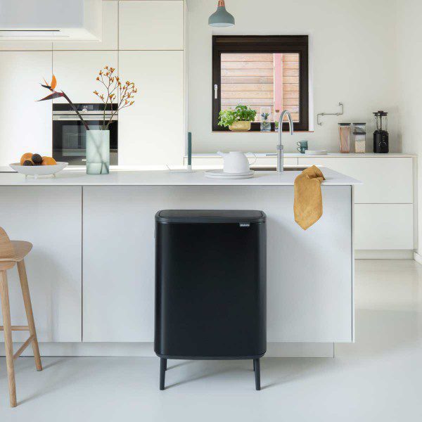 y 130229 b0 touch bin hi 60l matt black brabantia mood front