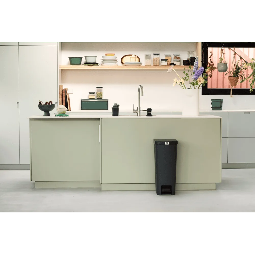 פח דוושה למיחזור והפרדה בנפח 40 ליטר - Brabantia StepUp אפור-כהה