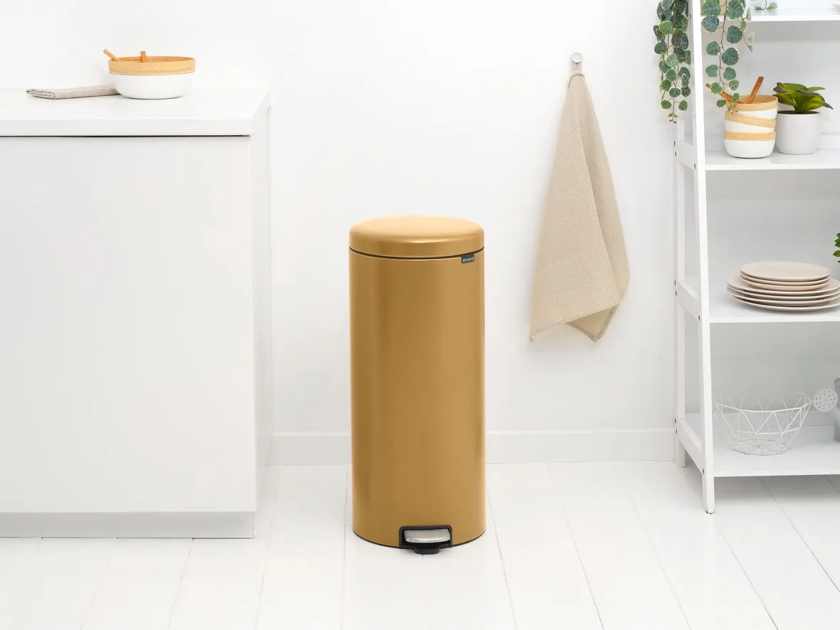 פח אשפה דוושה למטבח בנפח 30 ליטר - Brabantia NewIcon warm-gold