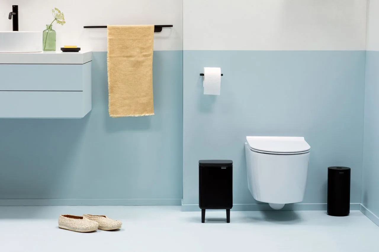 פחי אשפה לשירותים בנפח 4 ליטר – Brabantia BO שחור-מט