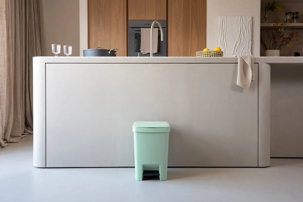 פח דוושה למיחזור והפרדה בנפח 25 ליטר – Brabantia StepUp ירוק-ג׳ייד