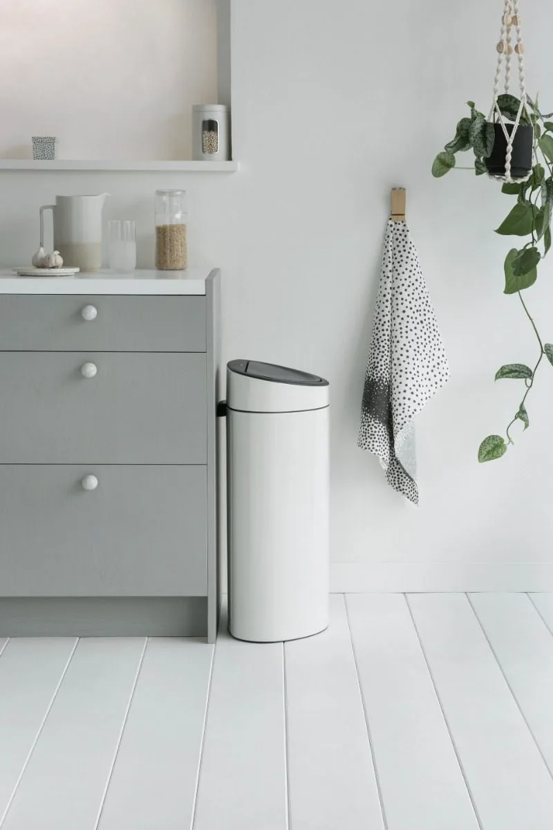 ⁦פח אובלי טאץ 40 ליטר - Brabantia⁩ – תמונה ⁦4⁩