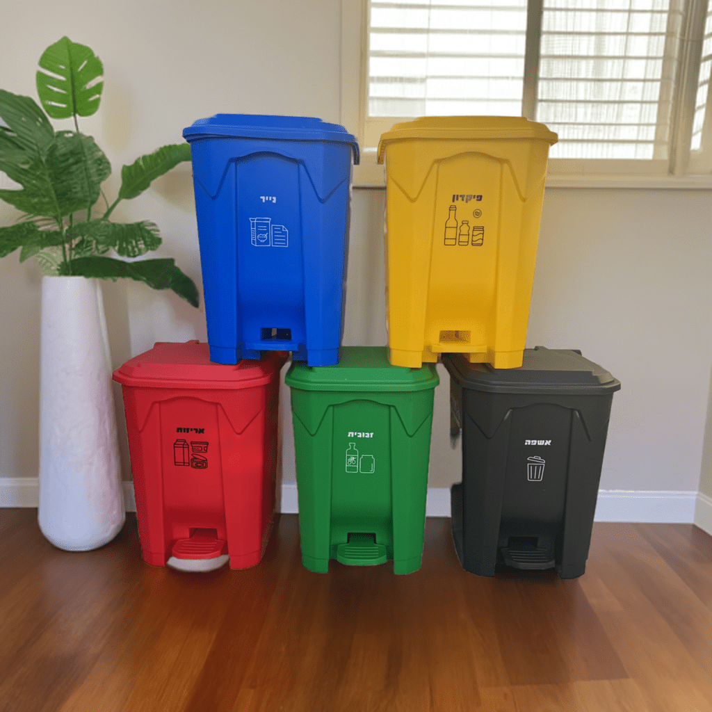 פח מיחזור  פנדה  עם דוושה 50 ליטר כחול לנייר edited 3