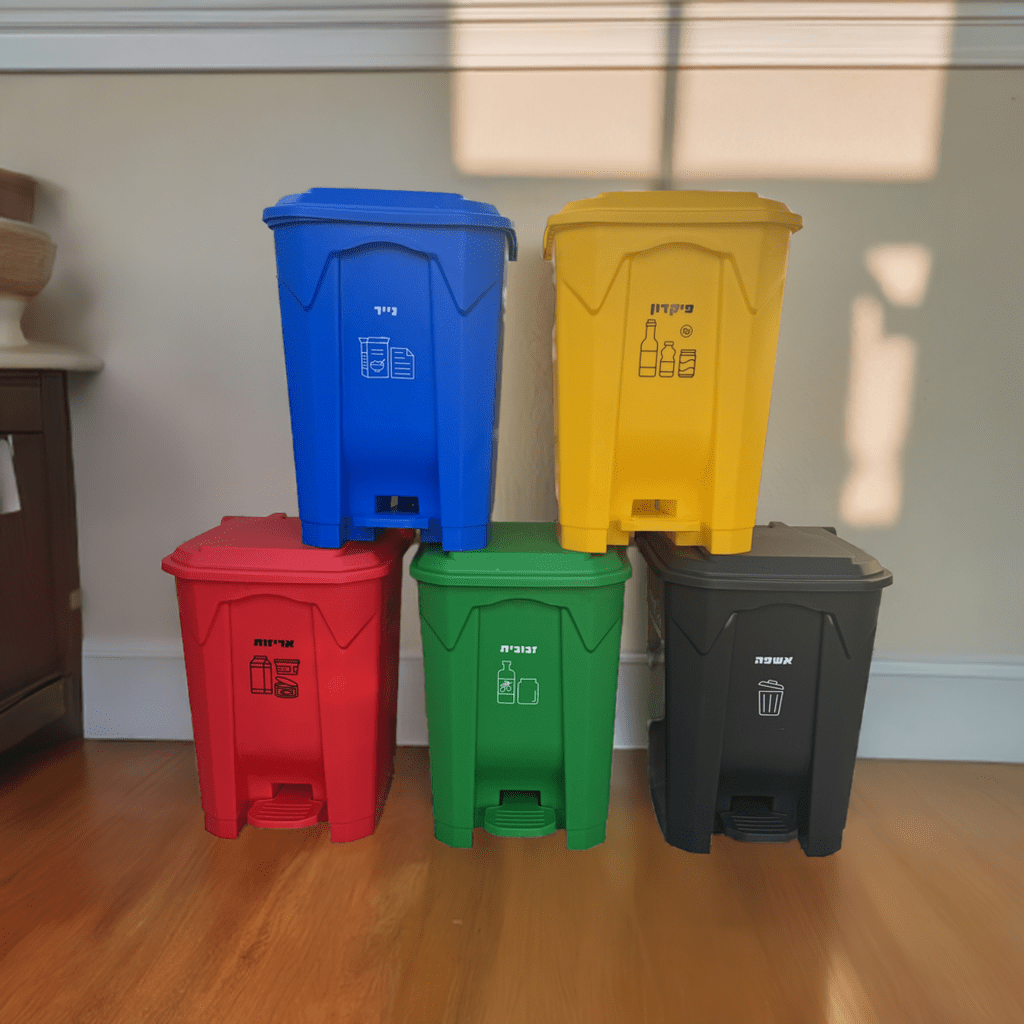 פח מיחזור  פנדה  עם דוושה 50 ליטר כחול לנייר edited 4