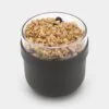⁦קערה לארוחת בוקר 0.5 ליטר Make & Take פלסטיק ללא BPA אפור כהה Brabantia עם מכסה שקוף לתוספות⁩ – תמונה ⁦5⁩