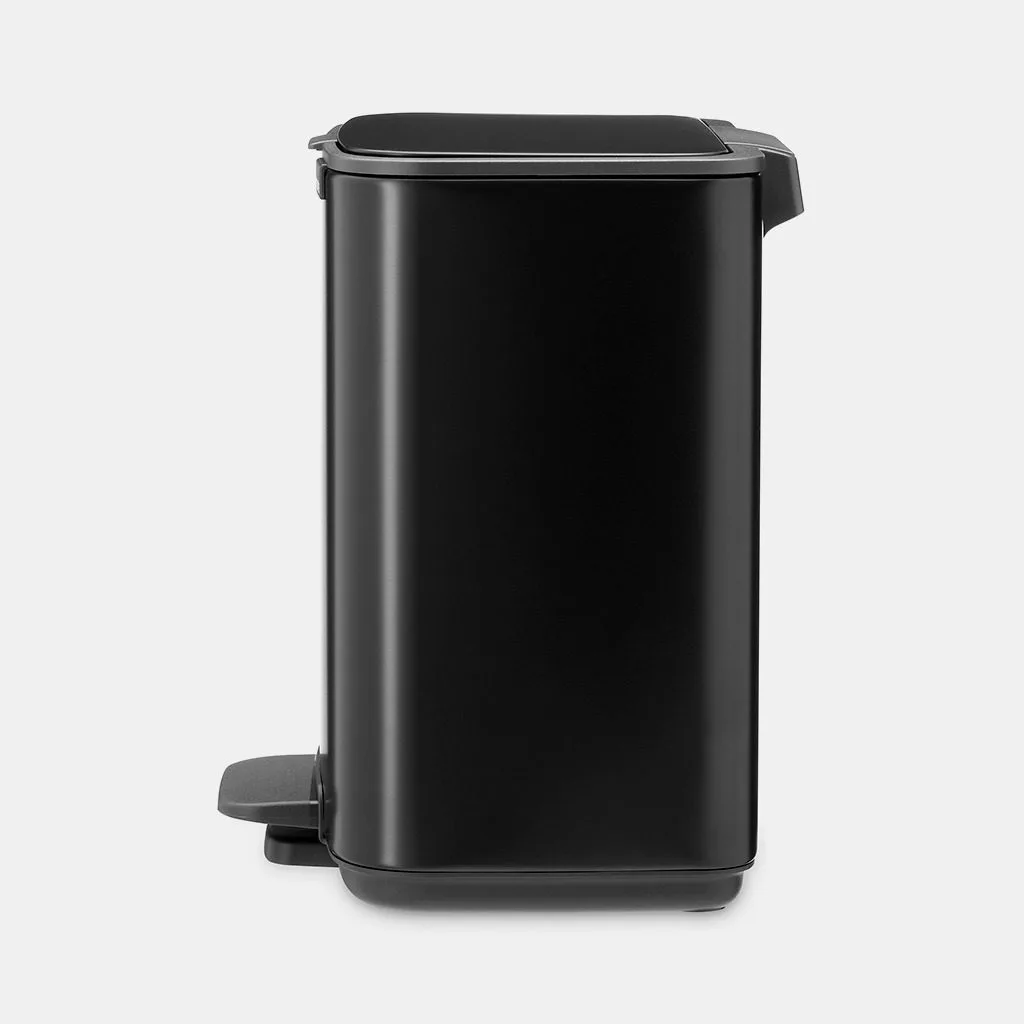 פח לשירותים BO פדל 4 ליטר Brabantia שחור-מט