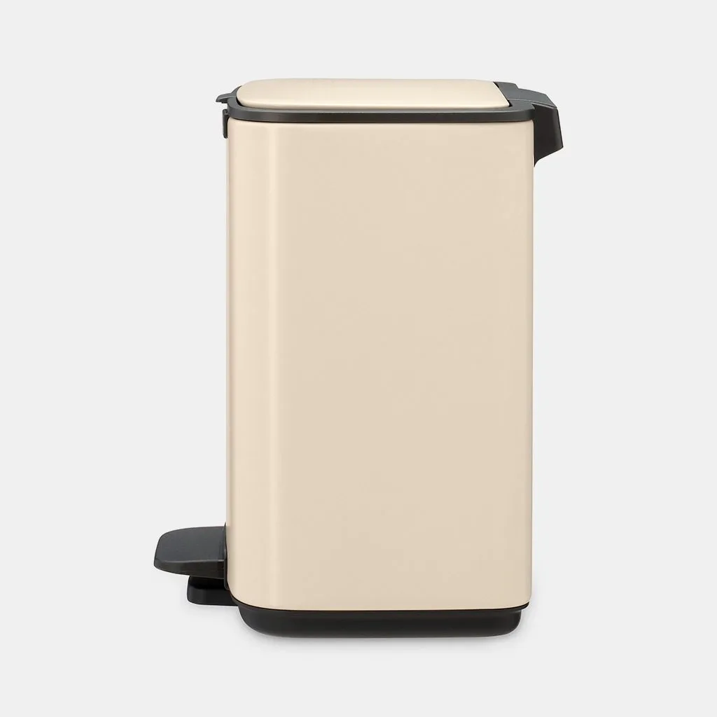 פח לשירותים BO פדל 4 ליטר Brabantia בז-עדין
