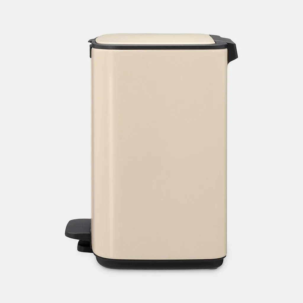 פח לשירותים BO פדל 7 ליטר Brabantia בז-עדין
