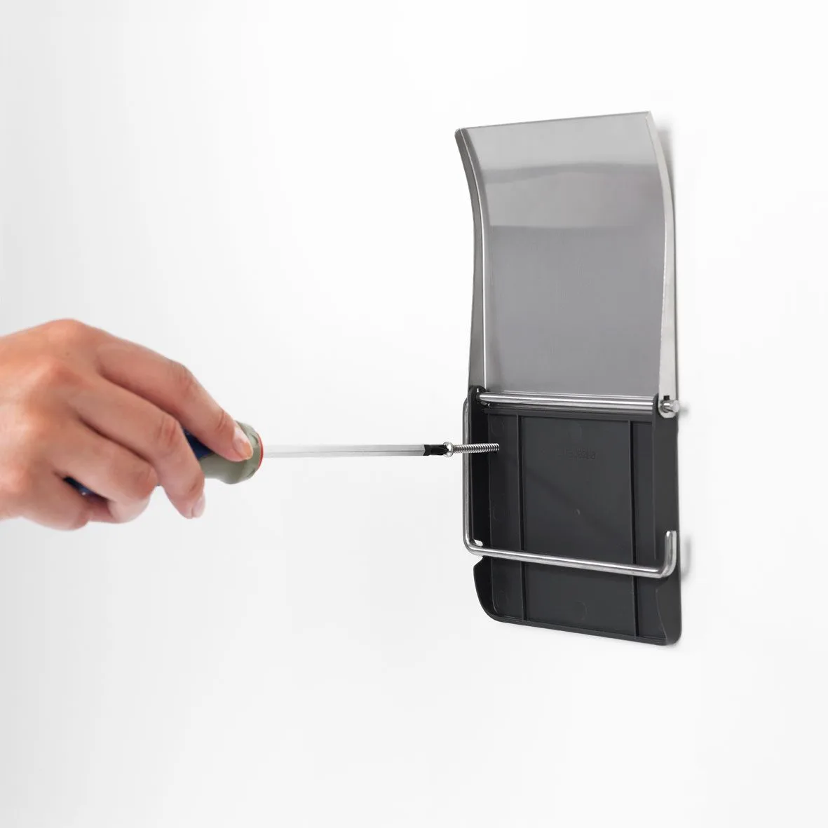מתקן קיר לנייר טואלט Brabantia brilliant-steel