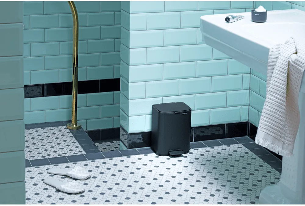 פח לשירותים BO פדל 4 ליטר Brabantia אפור-כהה-מינרלי