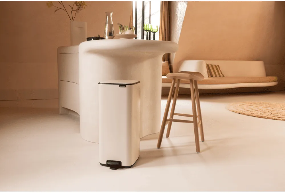 פח אשפה למטבח BO פדל 30 ליטר Brabantia בז-עדין