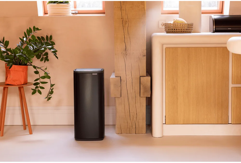 פח אשפה למטבח BO טאץ 30 ליטר Brabantia שחור-מט