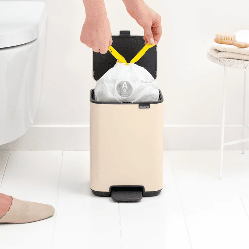 פח לשירותים BO פדל 4 ליטר Brabantia בז-עדין