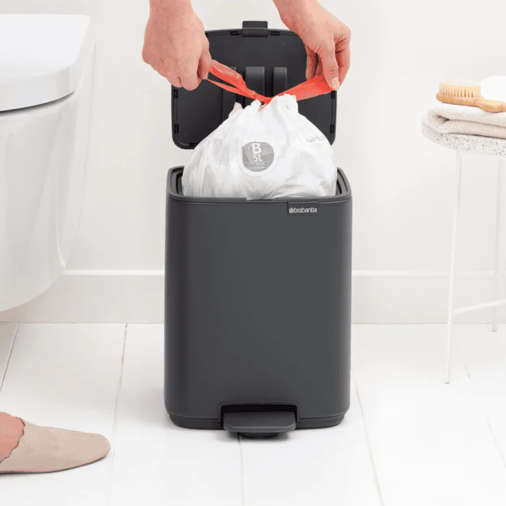 פח לשירותים BO פדל 7 ליטר Brabantia אפור-כהה-מינרלי