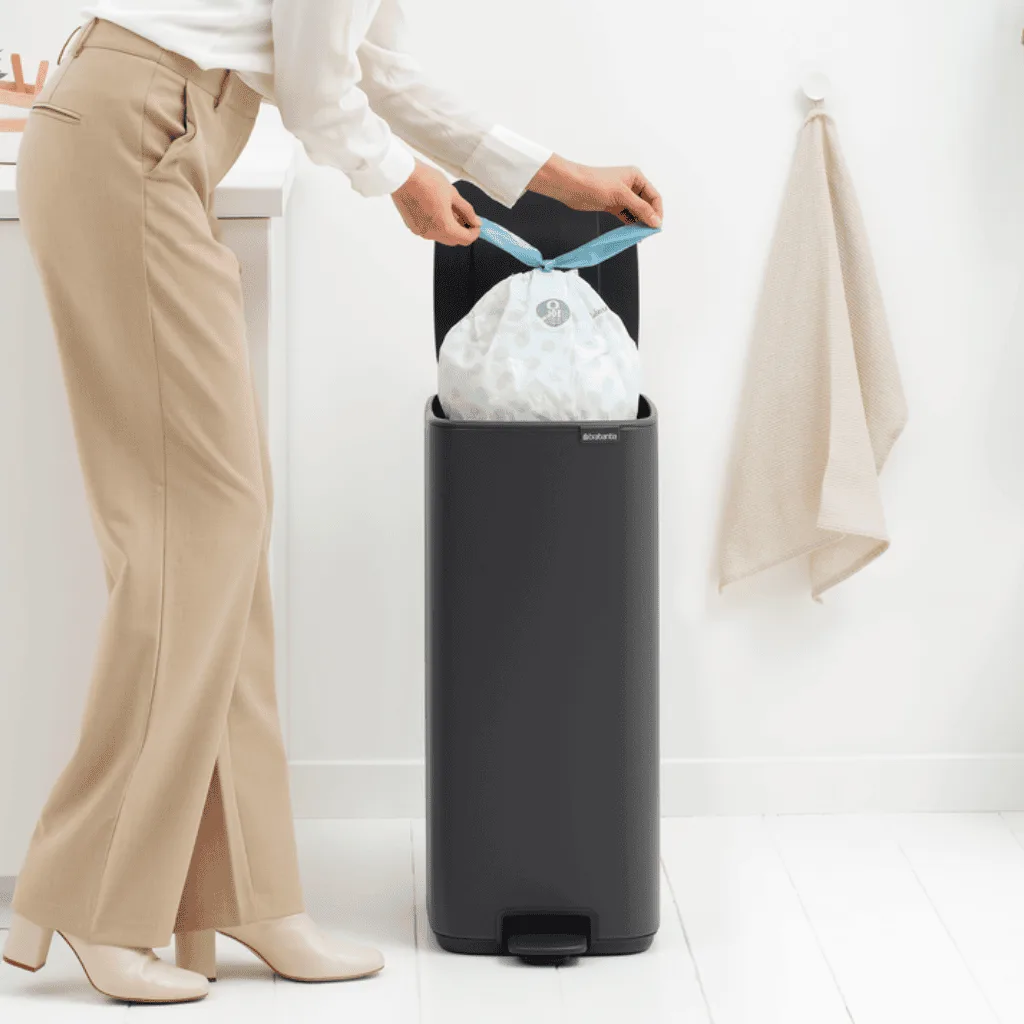פח אשפה למטבח BO פדל 30 ליטר Brabantia אפור-כהה-מינרלי