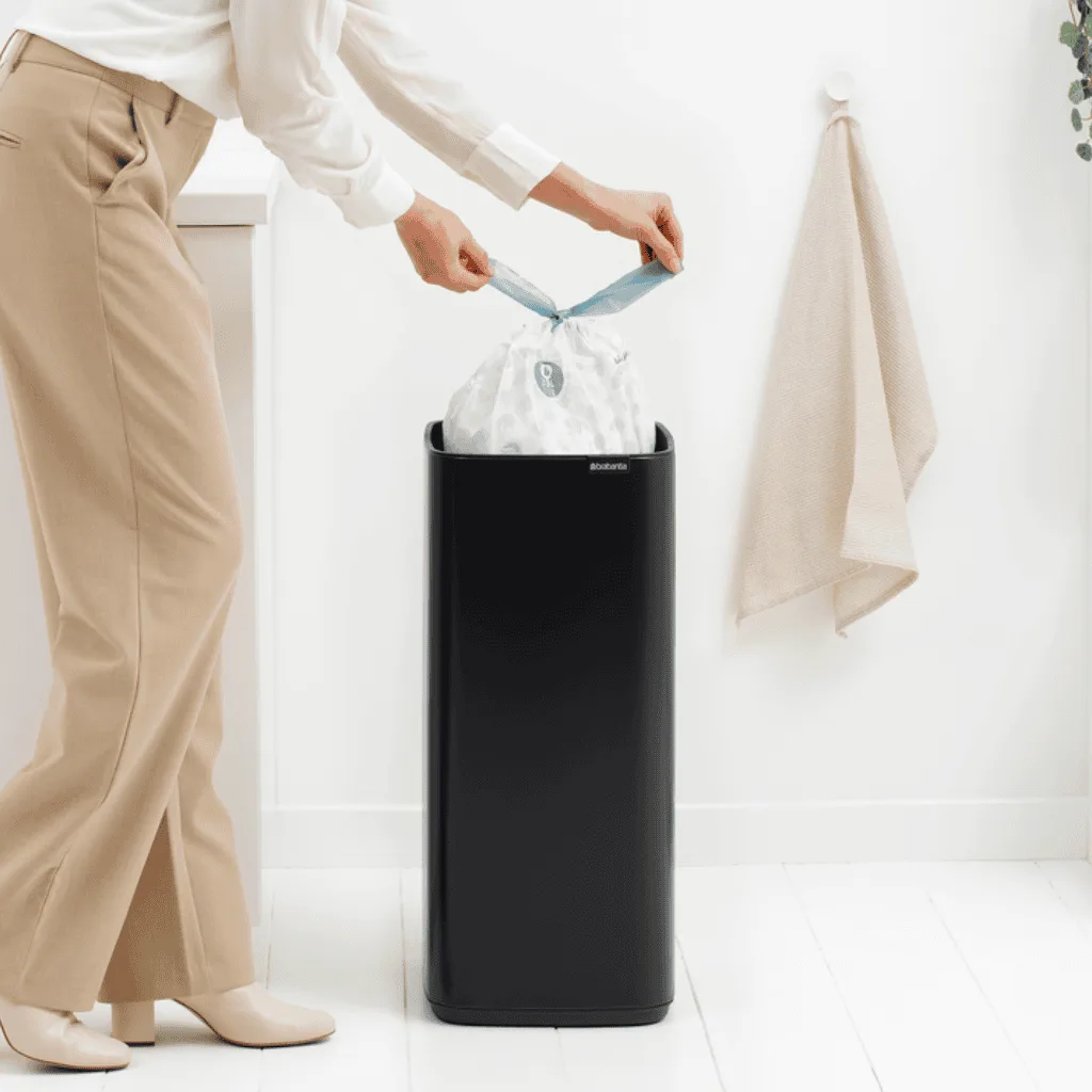 פח אשפה למטבח BO טאץ 30 ליטר Brabantia שחור-מט