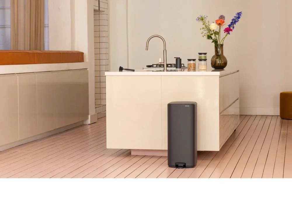 פח אשפה למטבח BO פדל 30 ליטר Brabantia אפור-כהה-מינרלי