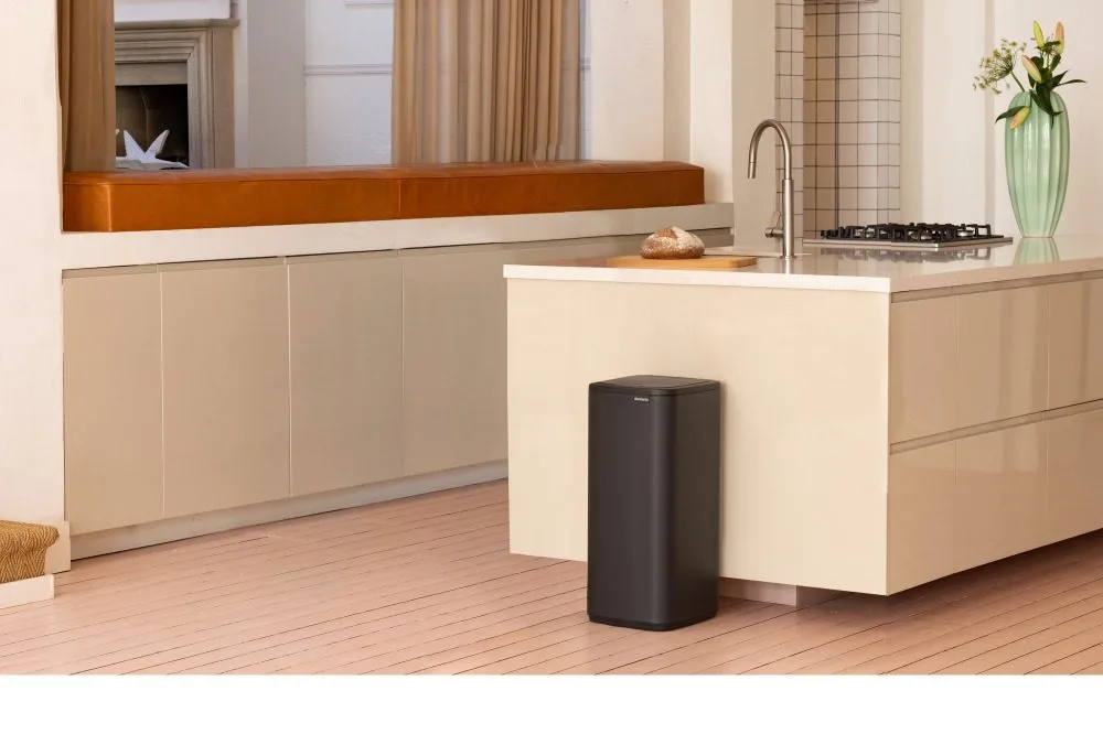 פח אשפה למטבח BO טאץ 30 ליטר Brabantia אפור-כהה-מינרלי