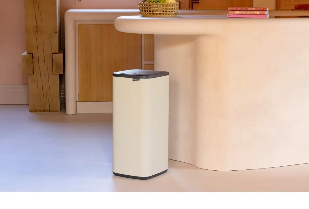 פח אשפה למטבח BO טאץ 30 ליטר Brabantia בז-עדין