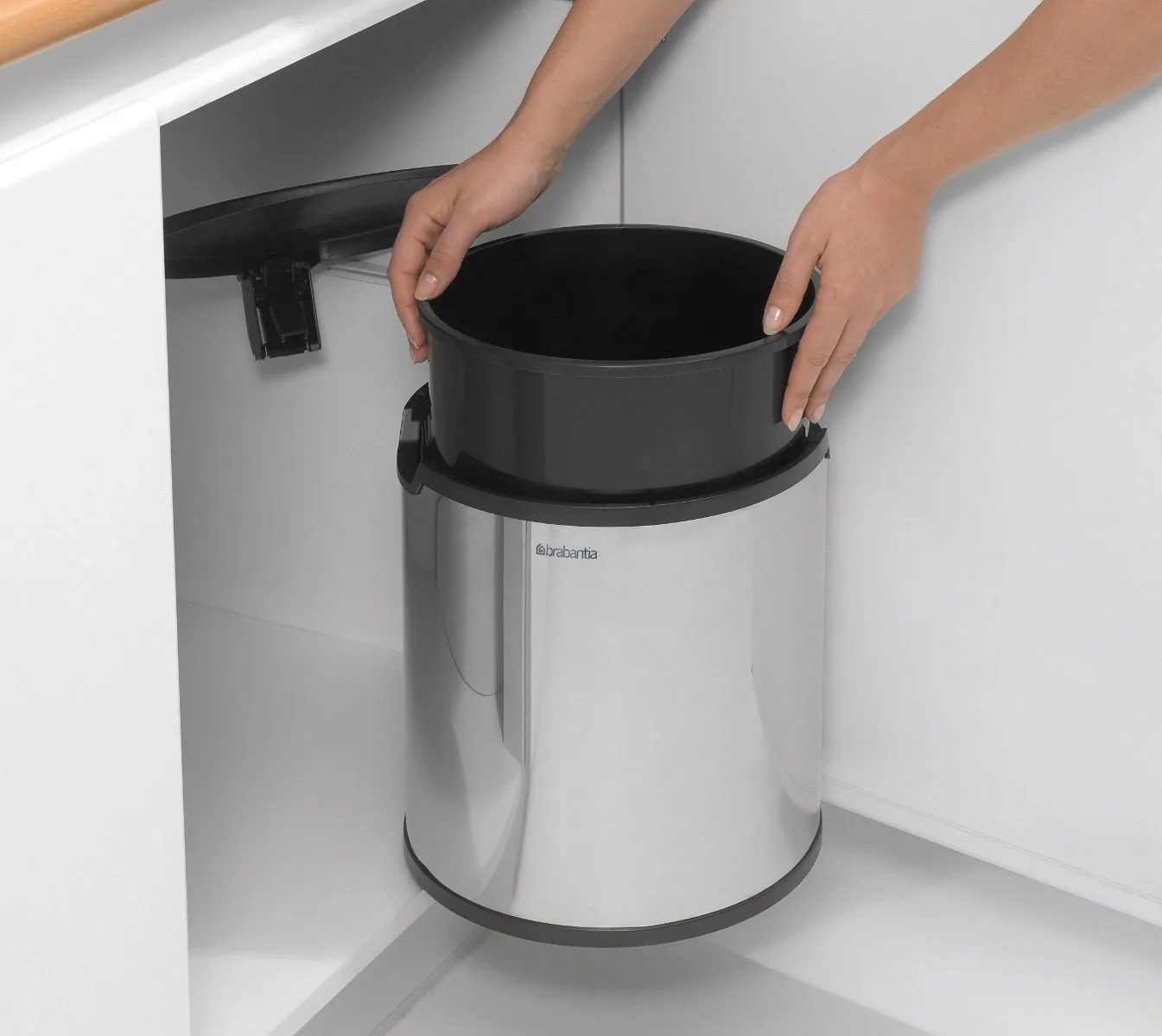פח אשפה פנימי למטבח - מתחת לכיור 15 ליטר מבריק Brabantia – תמונה 2
