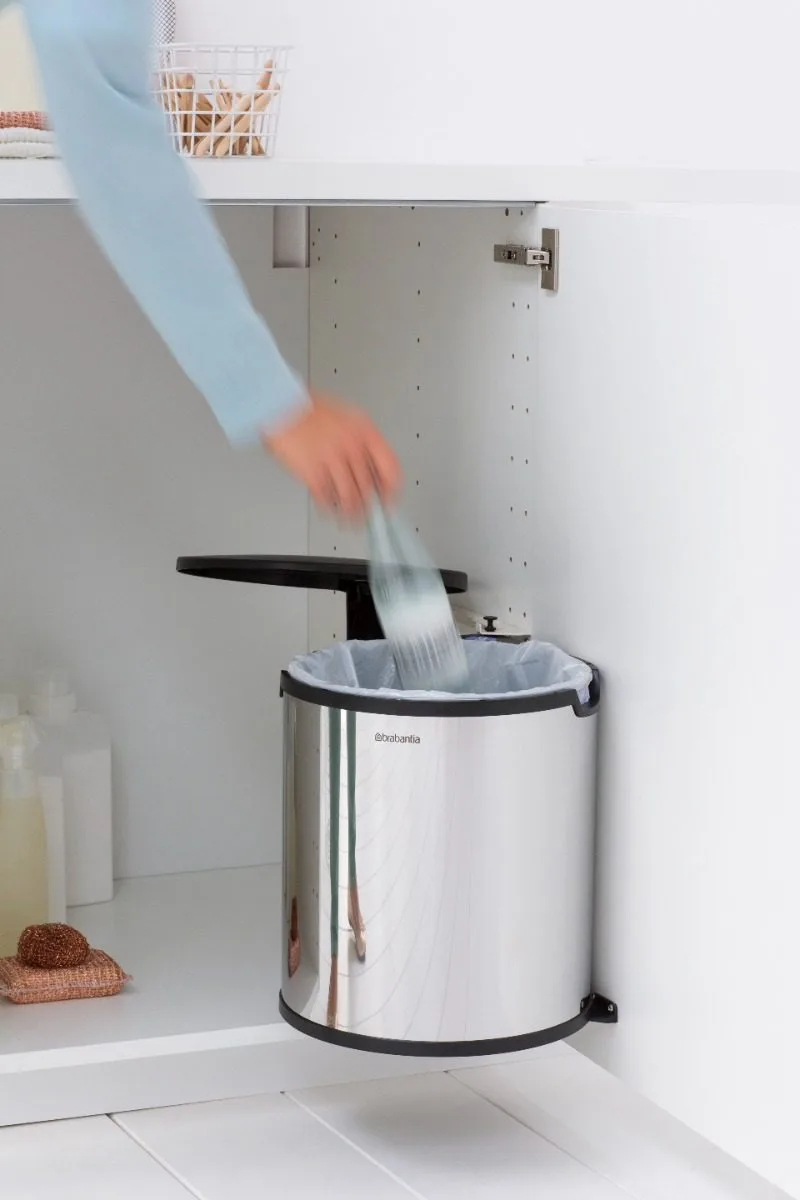 פח אשפה פנימי למטבח - מתחת לכיור 15 ליטר מבריק Brabantia – תמונה 4