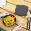 ⁦קערה לארוחת צהריים 1 ליטר Make & Take פלסטיק ללא BPA אפור כהה Brabantia⁩ – תמונה ⁦4⁩