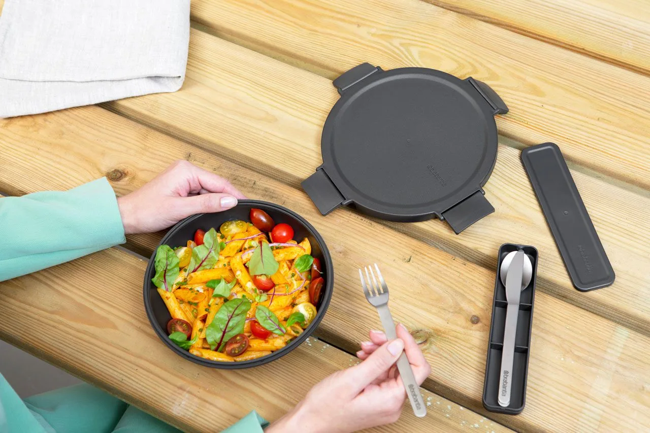 ⁦קערה לארוחת צהריים 1 ליטר Make & Take פלסטיק ללא BPA אפור כהה Brabantia⁩ – תמונה ⁦4⁩