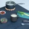 ⁦כוס למרק 0.6 ליטר Make & Take פלסטיק ללא BPA אפור כהה Brabantia עם מכסה שקוף לתוספות⁩ – תמונה ⁦4⁩