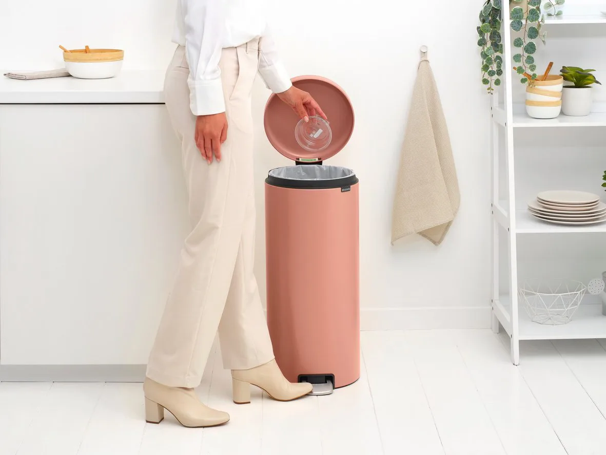 ⁦פח פדל 30 ליטר NewIcon נחושת חם Brabantia⁩ – תמונה ⁦6⁩