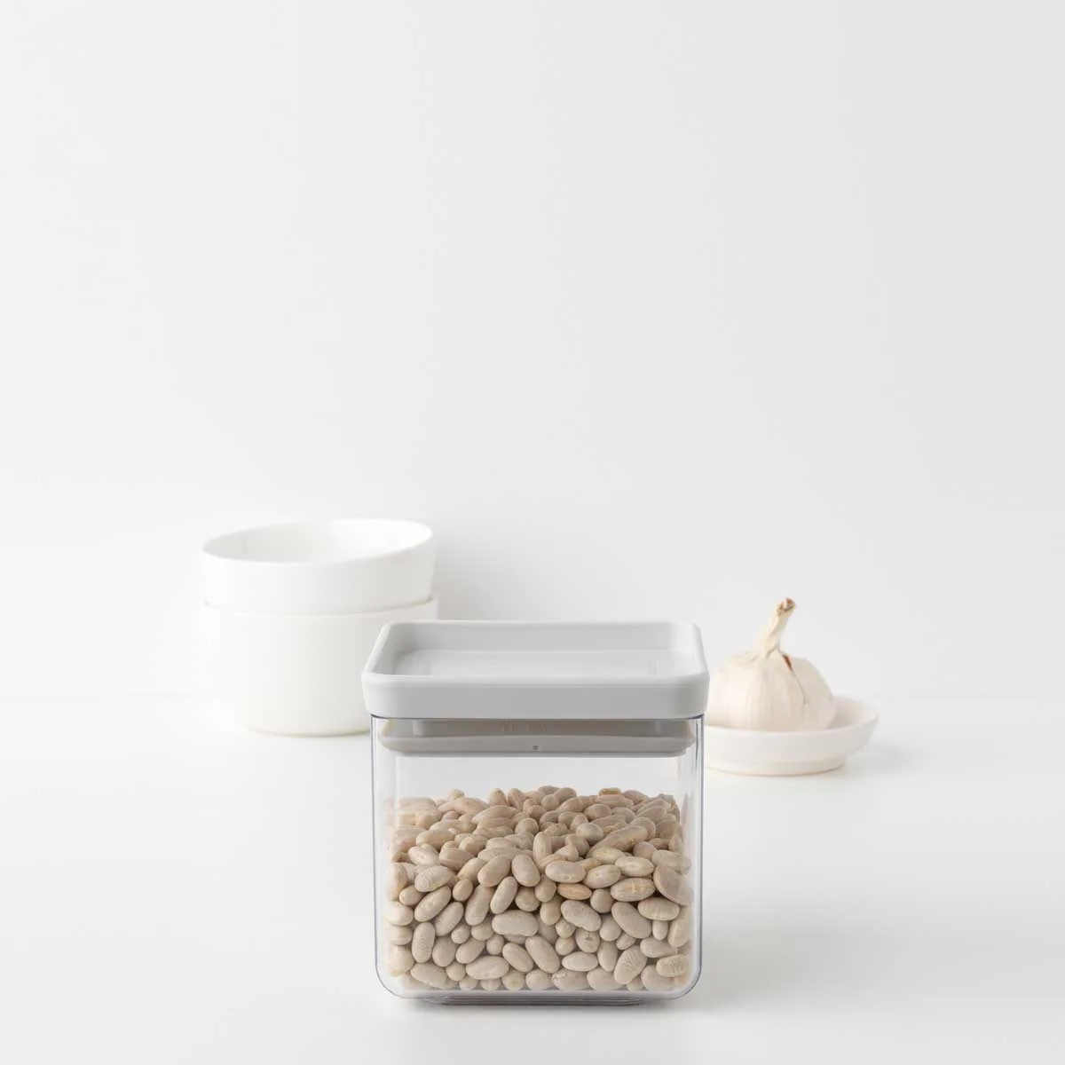 מיכל אחסון פלסטיק 0.7 ליטר, מכסה Brabantia - ללא BPA אפור-בהיר