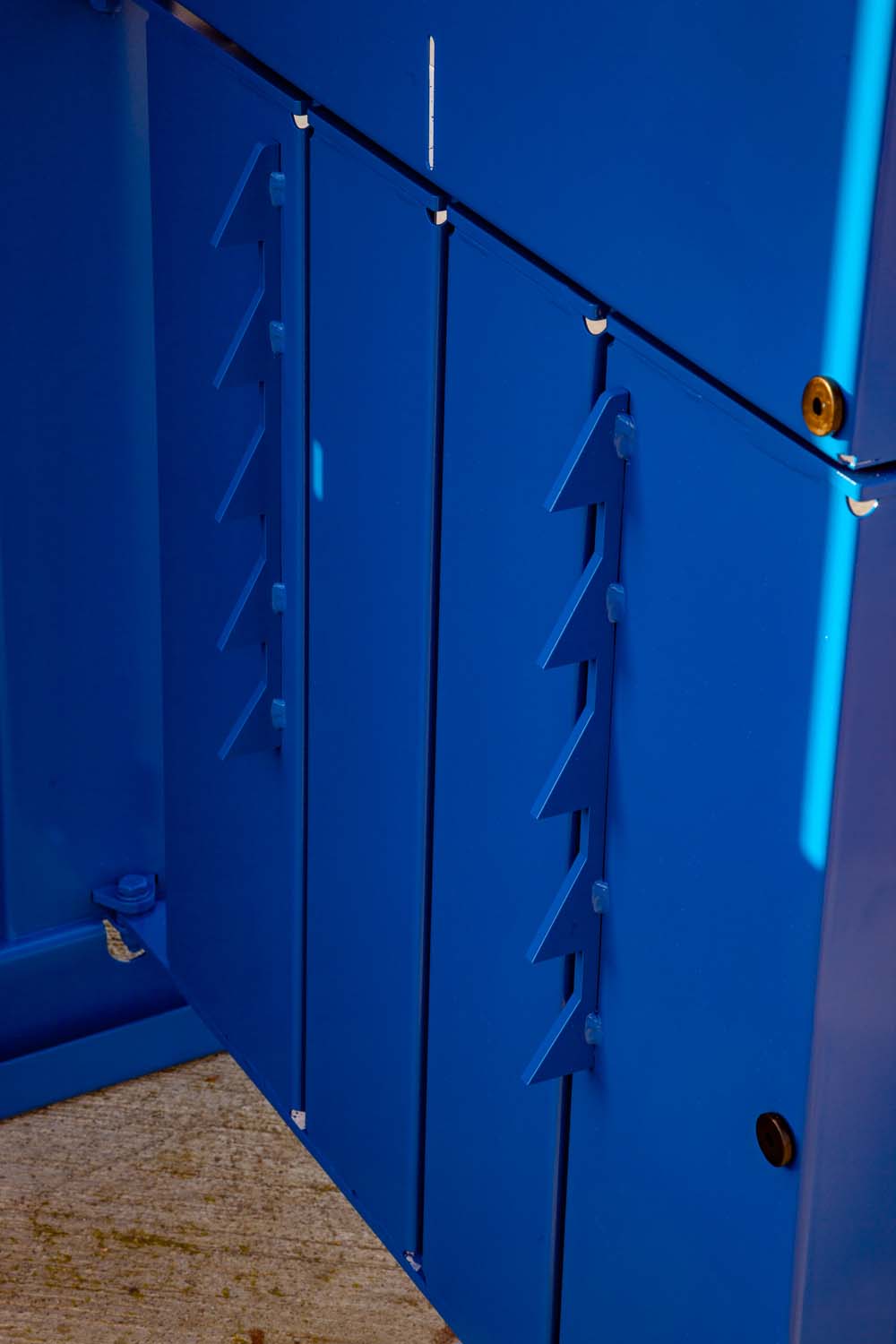 75 bottom door retainer