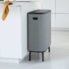y 130281 bo touch bin 60l mineral concrete grey brabantia mood side