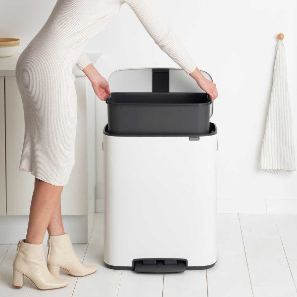 y 211300 bo pedal bin 60l white brabantia 05