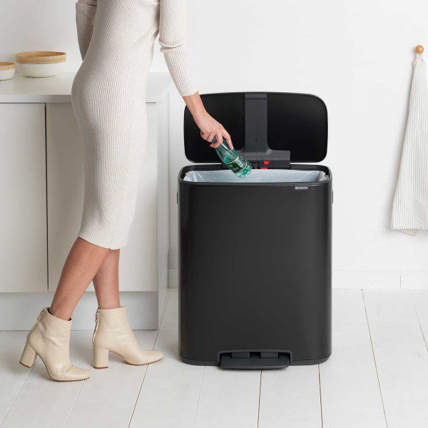 y 211362 bo pedal bin 60l matt black brabantia 09