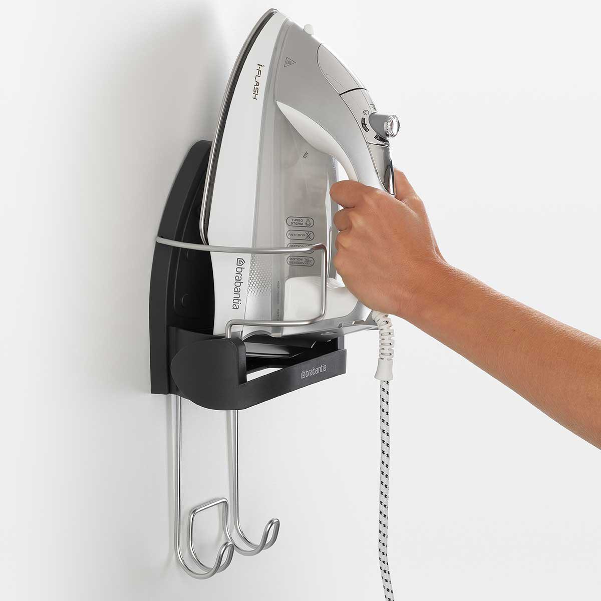 מתקן לתליית קרש גיהוץ ומגהץ על הקיר Brabantia - קואלה פתרונות מיחזור