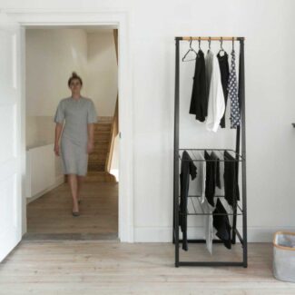 מתלה בגדים עומד צר, שחור LINN ברבנטיה