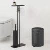 סט לשירותים אפור כהה מינרלי Brabantia: פח פדל 5 ליטר NewIcon + באטלר - מעמד לנייר טואלט, מברשת אסלה זיפים ומדף MindSet ברבנטיה